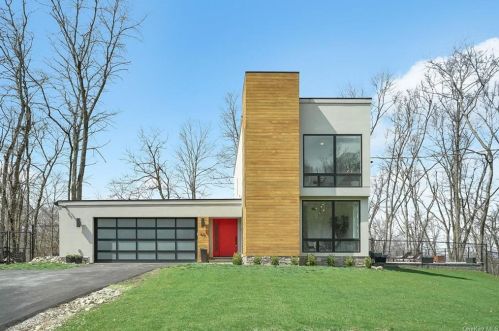 431 Sheafe Rd, New Hamburg, NY 12590-1000