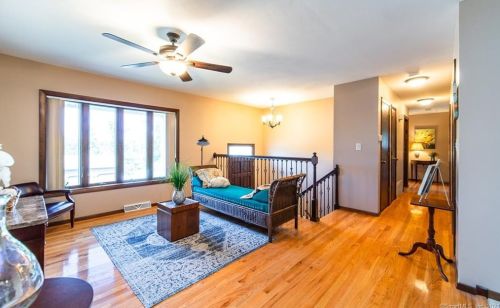253 Oak Ridge Dr, Middletown CT  06457-1919 exterior