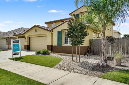 814 Pueblo St, Gilroy, CA 95020-9359