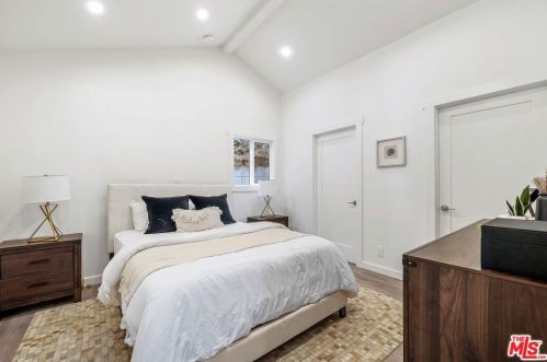 3985 Alta Mesa Dr, North Hollywood CA  91604-4010 exterior