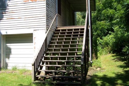 76 Main St, Goshen, VA 24439-2051