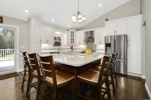 3 Lorijean Ln, Elwood NY  11731-4009 exterior