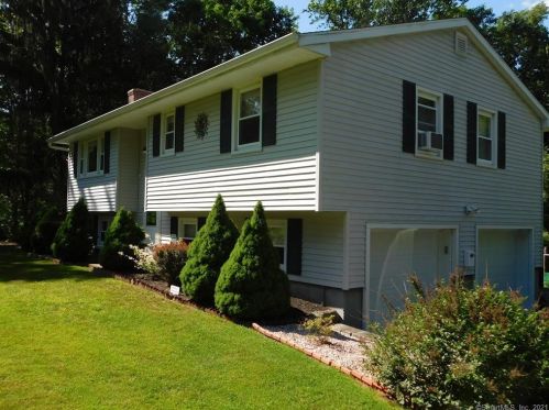 82 Cemetery Rd, Colchester CT  06415-2404 exterior