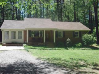 7201 Big Horn Dr, Hillsborough, NC 27278-9749