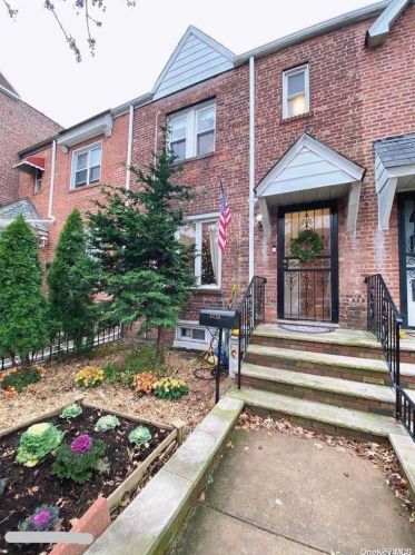2324 33rd Ave, Long Island City, NY 11106-4133