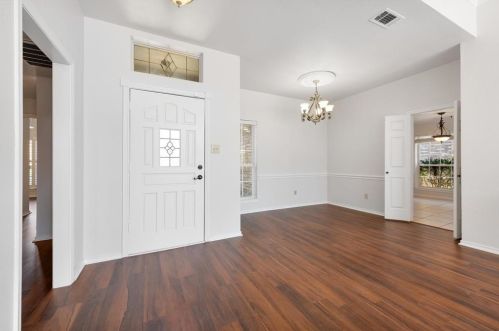 320 Lexington Ln, Euless, TX 76039-4122