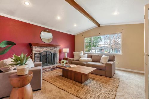 931 Bonnie View Dr, Hollister, CA 95023-5187