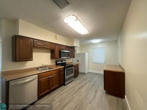 6817 10th St, Hollywood FL  33023-1632 exterior