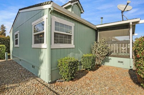 6 Whispering Way, Lodi CA  95242-9563 exterior