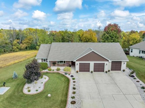 3001 Creekwood Dr, Green Bay, WI 54311-4614
