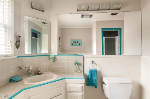 1873 Los Encinos Ave, Glendale CA  91208-2221 exterior