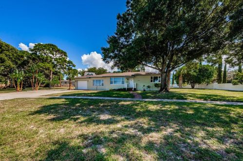 495 Riverside Dr, Tarpon Springs, FL 34689-2565