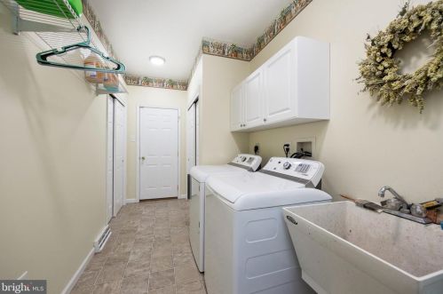 2975 Burton Dr, Gilbertsville PA  19525-9694 exterior