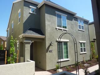 408 Dormarin Pl, Roseville CA  95747-6617 exterior