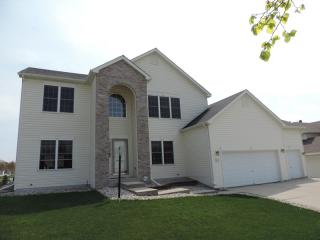 2429 Forest Hill Ct, Waukesha, WI 53188-2051