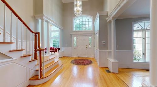 6 Henley Cmns, Farmington, CT 06032-1553