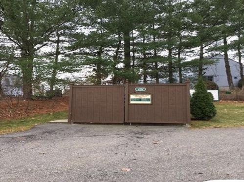 1 Bittersweet Rd, Nashua NH  03060-5540 exterior