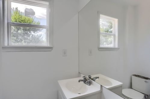 115 Maplewood Ave, Ambridge PA 15003-2412 exterior