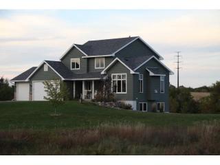 700 Zephyr Ln, Hudson, WI 54016-7338