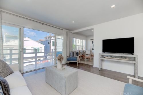 212 41st St, Manhattan Beach CA  90266-3141 exterior