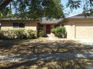 1648 Los Altos Ave, Fresno, CA 93711-1327