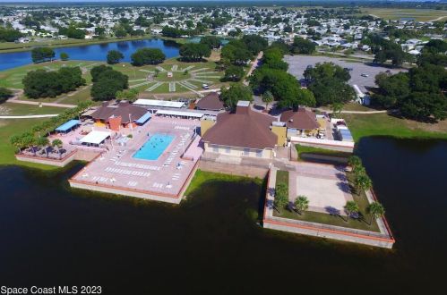 814 Lychee Dr, Sebastian FL  32976-2572 exterior