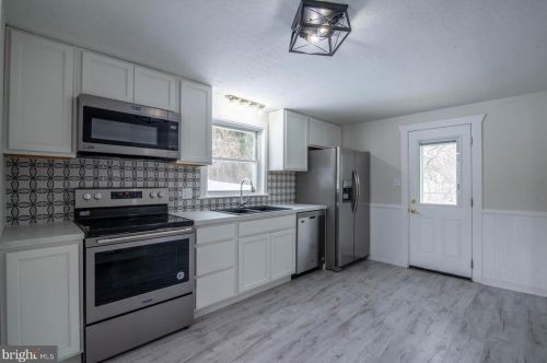 1580 Trolley Rd, Hanover PA  17331-6824 exterior