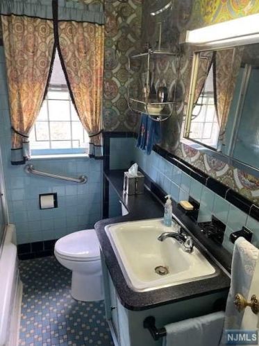 281 Lindbergh Blvd, Teaneck NJ  07666-6542 exterior