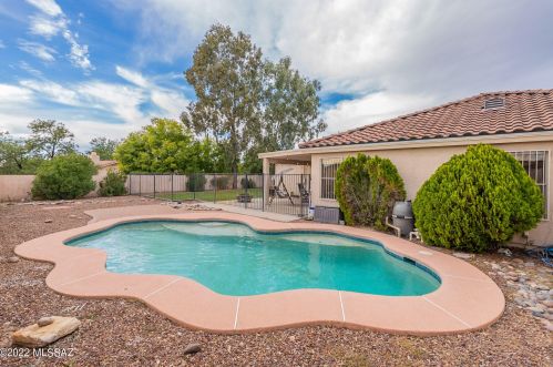 7498 Giachery Ave, Tucson AZ  85747-5613 exterior