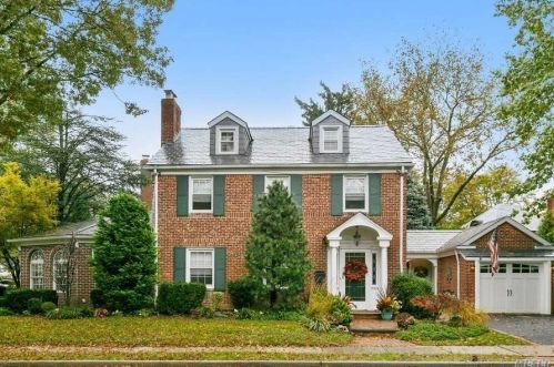 7 Revere Dr, Floral Park, NY 11001-2814