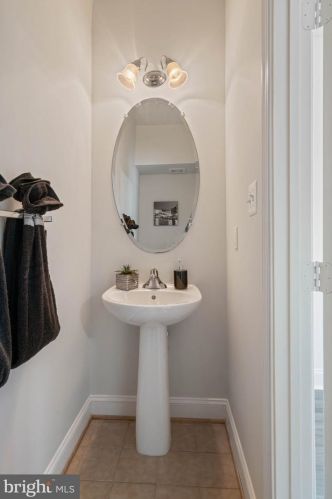 16571 Bramblewood Ln, Woodbridge VA  22191-6014 exterior