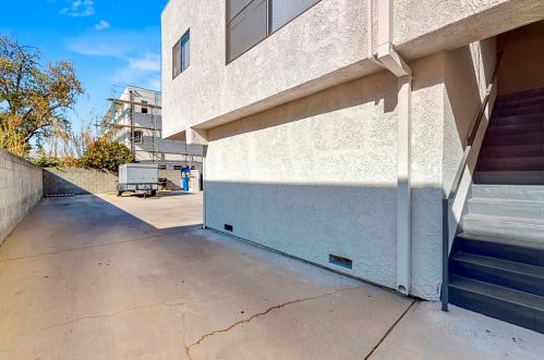 5743 Klump Ave, North Hollywood CA  91606-3619 exterior