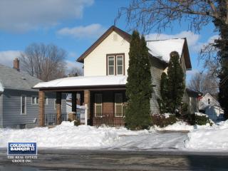 116 5th St, Kaukauna, WI 54130-2415