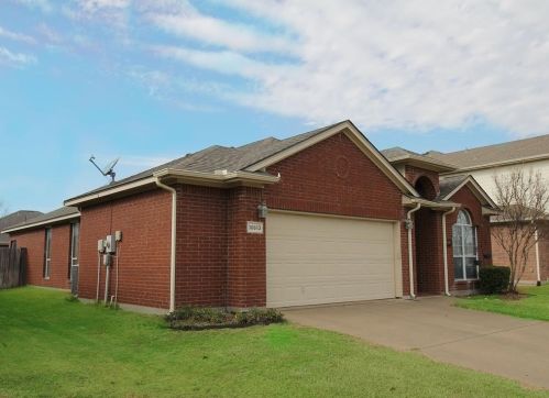 10613 Foothill Dr, Fort Worth, TX 76131-3946