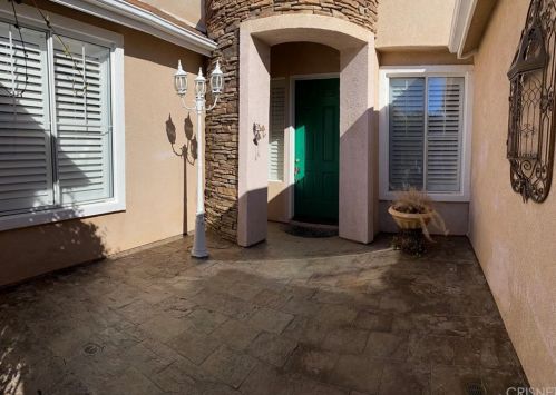 19019 Peerless Bluff Ct, Santa Clarita, CA 91351-5004