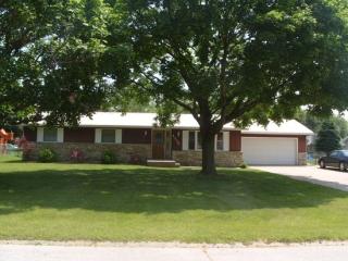 1315 Northwood Dr, Nappanee IN  46550-1109 exterior