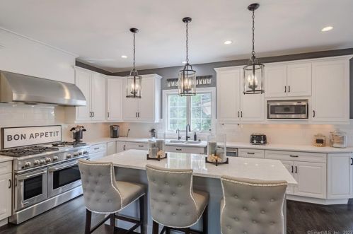 5 Clydesdale Ct, Upper Stepney CT  06468-1368 exterior