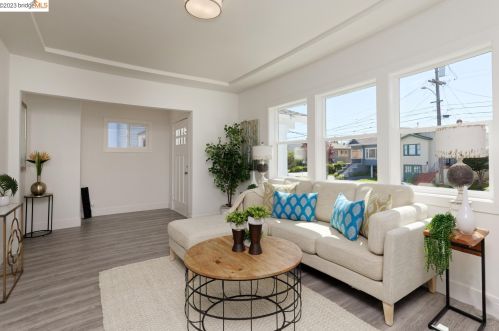 950 39 St, Oakland CA 94608-3899 exterior