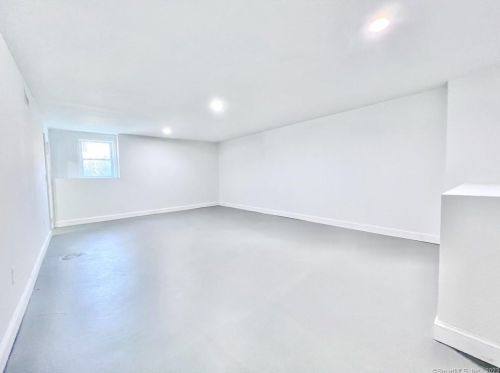 271 Charles St, Bridgeport CT  06606-5624 exterior