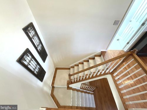 7226 Lyndam Hill Cir, Lorton VA  22079-4509 exterior