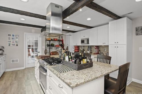 128 Garwood Rd, Bridgeport CT  06611-2220 exterior