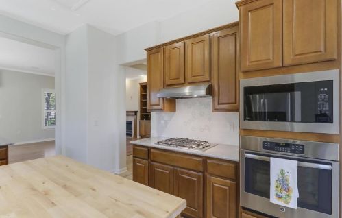 109 Sunflower St, Georgetown TX  78633-4556 exterior