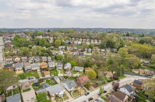 1537 Berkshire Ave, Pittsburgh PA  15226-2431 exterior