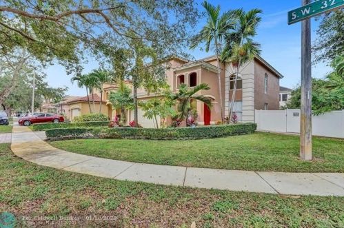 13305 32nd St, Hollywood FL 33027-3911 exterior