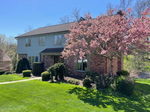 110 Green Valley Ln, Canonsburg, PA 15317-3542