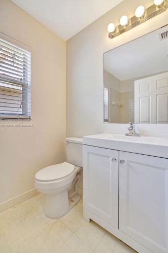 2728 177th Ave, Hollywood FL  33029-5142 exterior