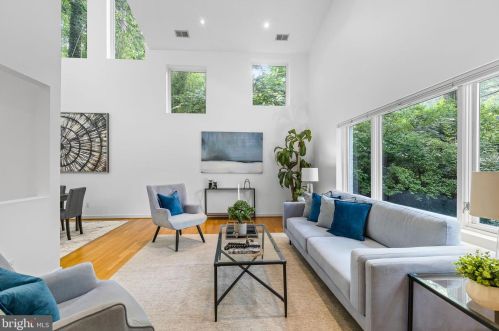 3709 Whispering Ln, Falls Church VA  22041-1121 exterior