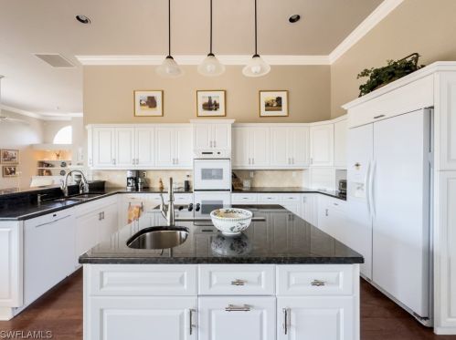 1724 Bunting Ln, Sanibel FL  33957-4226 exterior