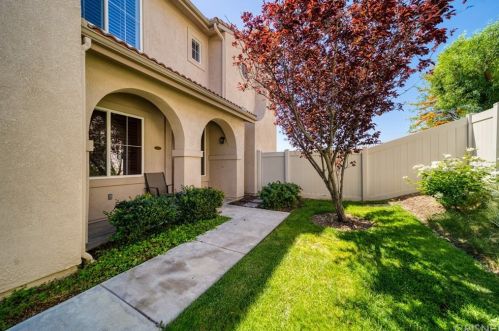 28035 Serra Ln, Santa Clarita, CA 91355-6057