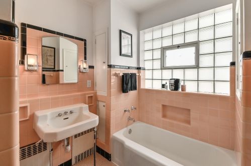 5616 Washington Blvd, Milwaukee WI 53208-1647 exterior